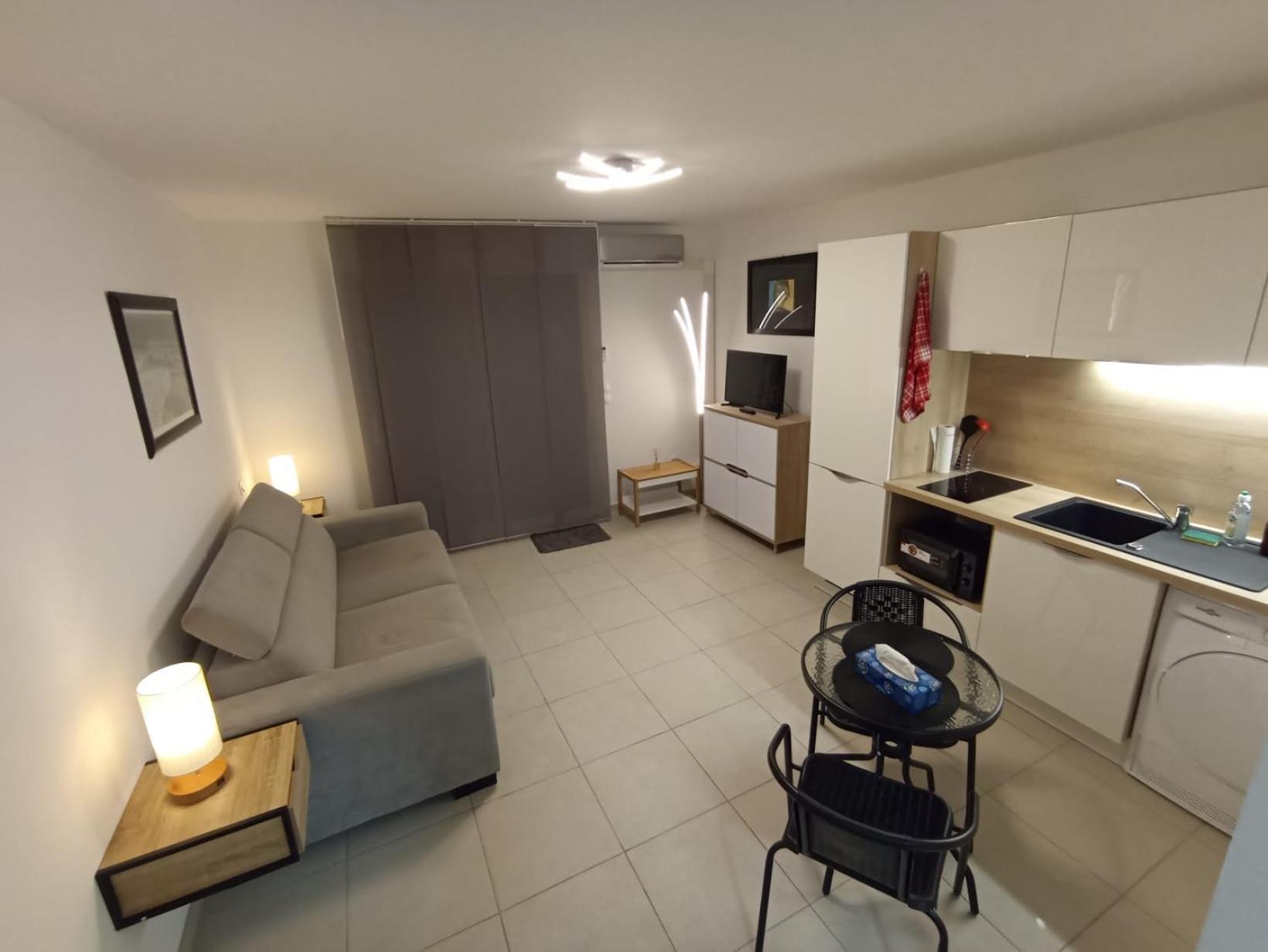 Avec Parking Prive, Piscine 300m Apartamento